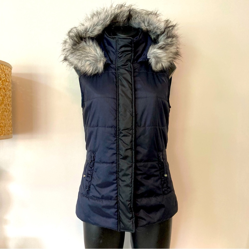 Cute Lorna Jane sleeveless puffa
Brand “Lorna Jane”
Size XS
Condition EXCELLENT - Picture 1 of 4